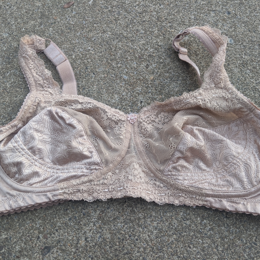 Comfort Choice Nude Wire Lace Bra Size 40C